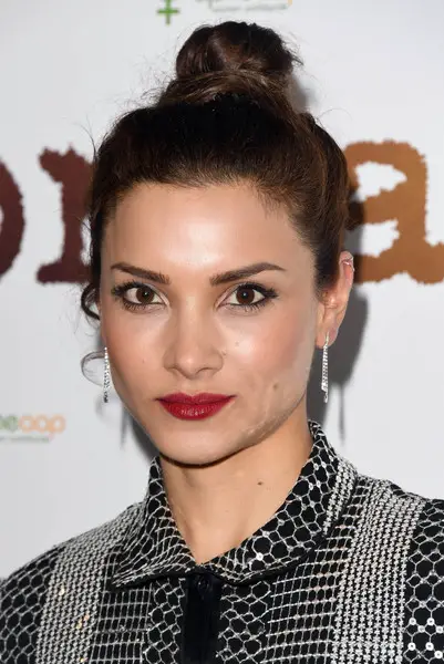 How tall is Amber Rose Revah?
